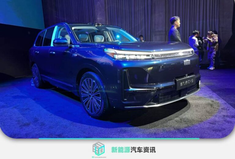 ex外汇平台出金安全吗《明末：渊虚之羽》新截图 女主头戴毛绒头套手持战斧